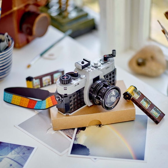 LEGO® Creator™ Retro Camera Build Set - Picture 4 of 8